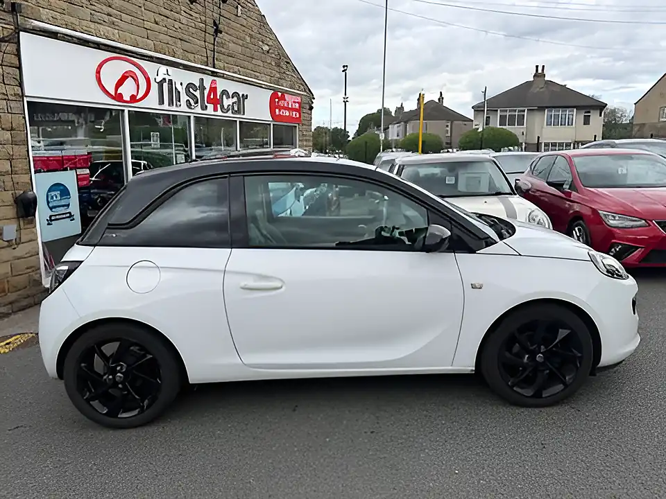 Used 2005 Vauxhall Adam Energised White - Interior and Exterior details 4