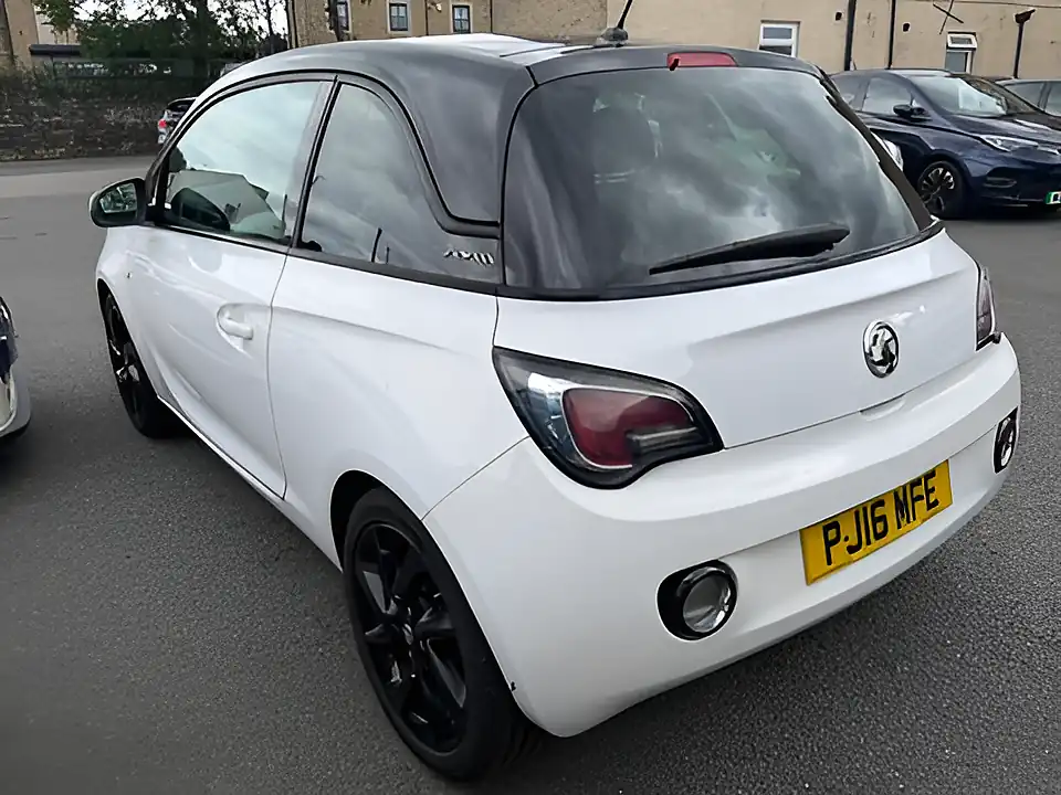 Used 2005 Vauxhall Adam Energised White - Interior and Exterior details 7