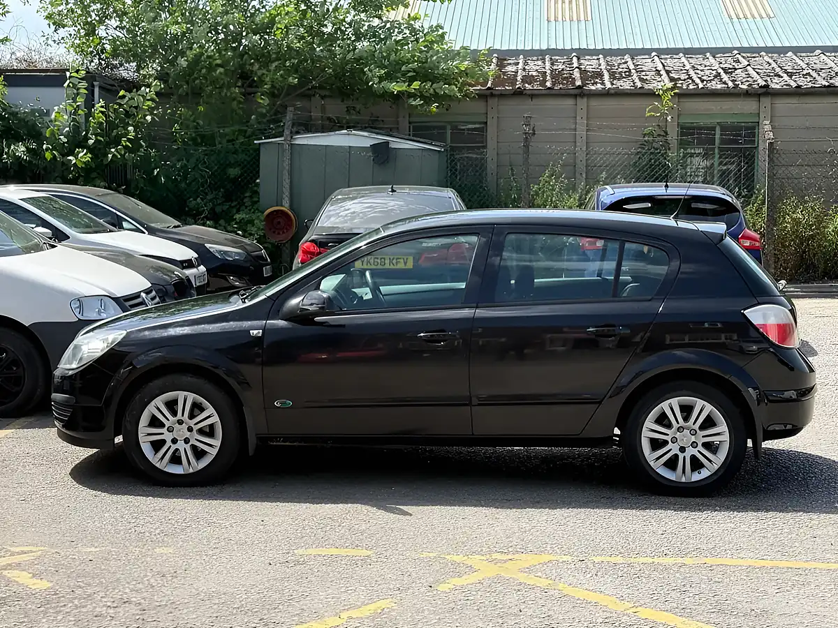 Used 2005 Vauxhall Astra Active Black - Interior and Exterior details 11