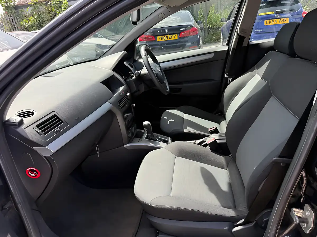 Used 2005 Vauxhall Astra Active Black - Interior and Exterior details 13