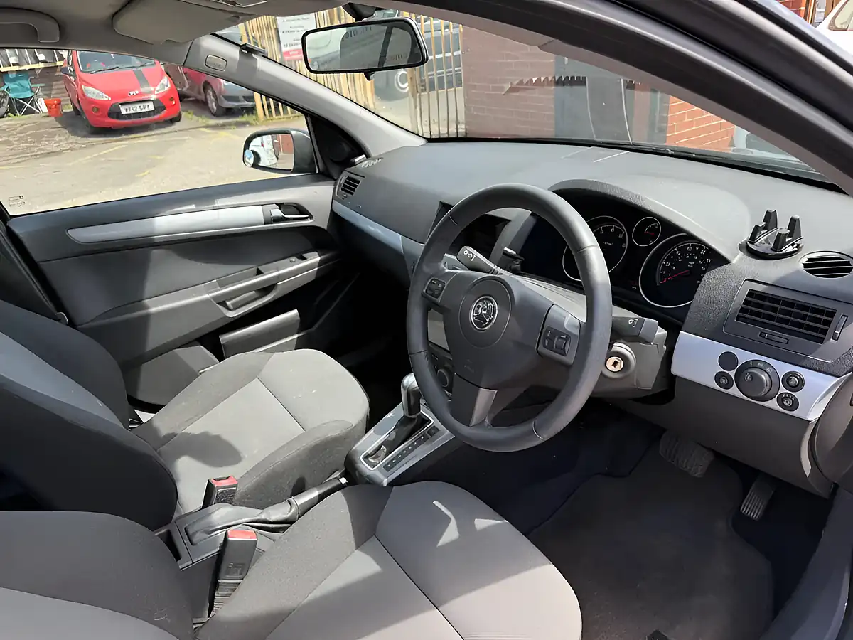 Used 2005 Vauxhall Astra Active Black - Interior and Exterior details 15