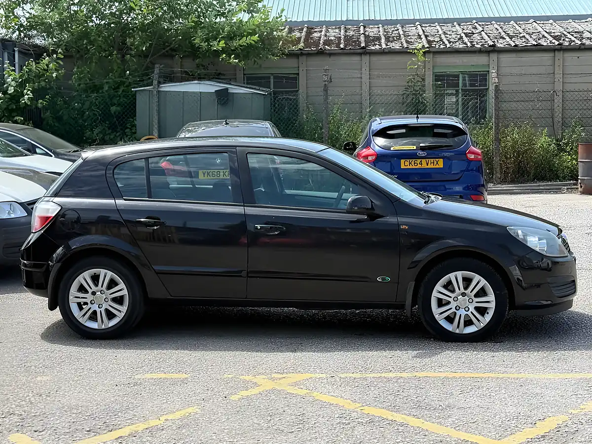 Used 2005 Vauxhall Astra Active Black - Interior and Exterior details 3