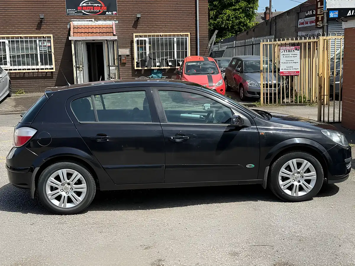 Used 2005 Vauxhall Astra Active Black - Interior and Exterior details 7
