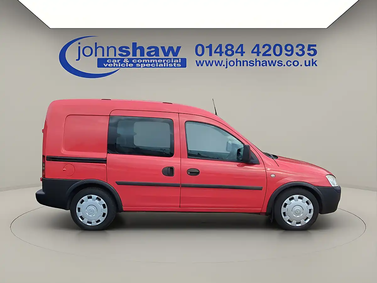 Used 2005 Vauxhall Combo 1700 16v MPV Red - Interior and Exterior details 10
