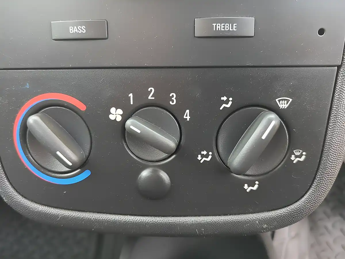Used 2005 Vauxhall Combo 1700 16v MPV Red - Interior and Exterior details 15
