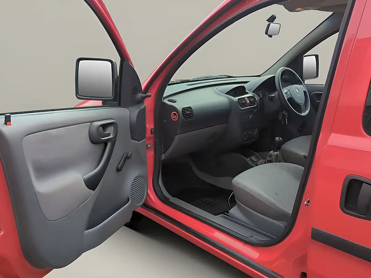 Used 2005 Vauxhall Combo 1700 16v MPV Red - Interior and Exterior details 18