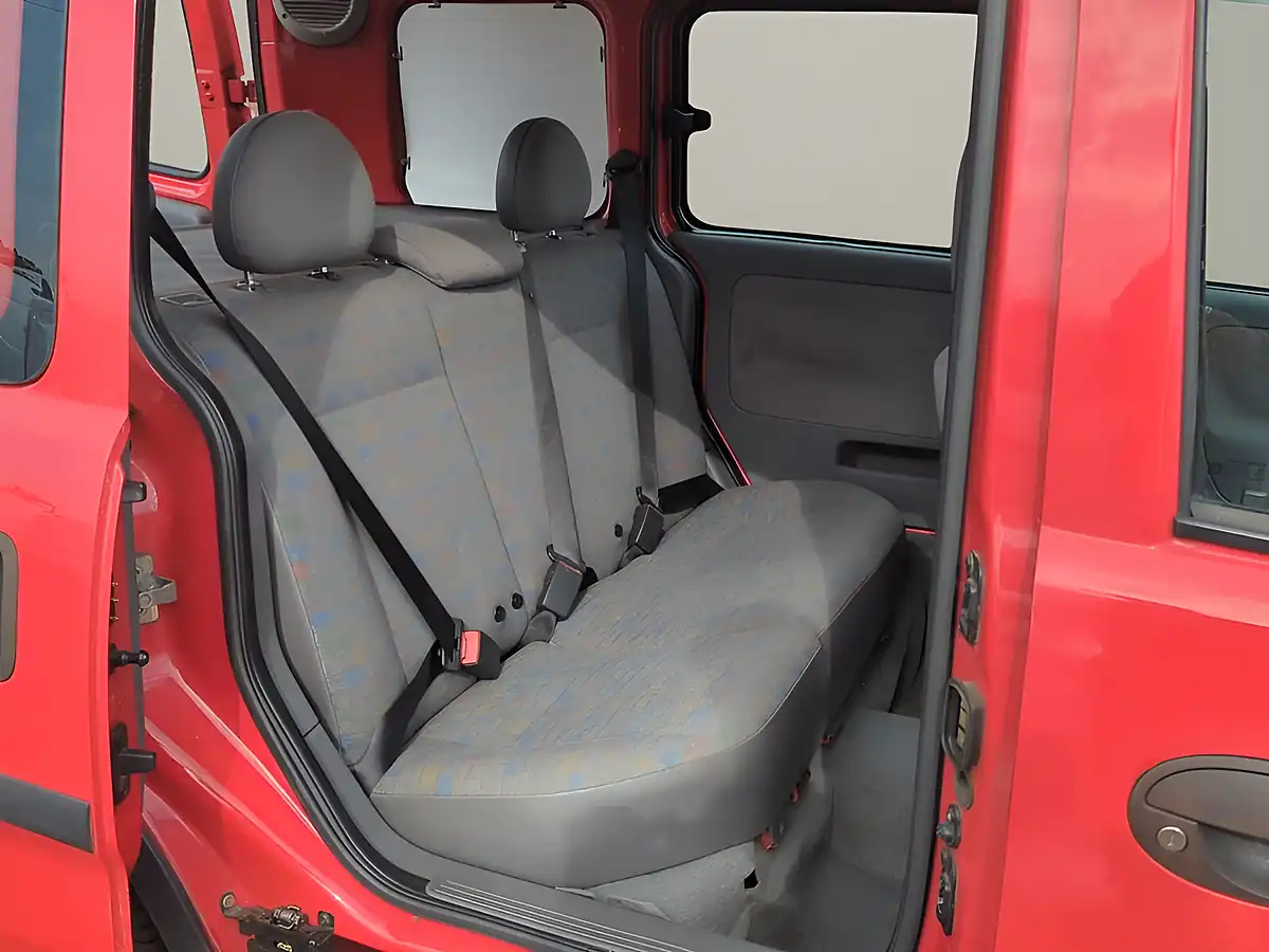 Used 2005 Vauxhall Combo 1700 16v MPV Red - Interior and Exterior details 4