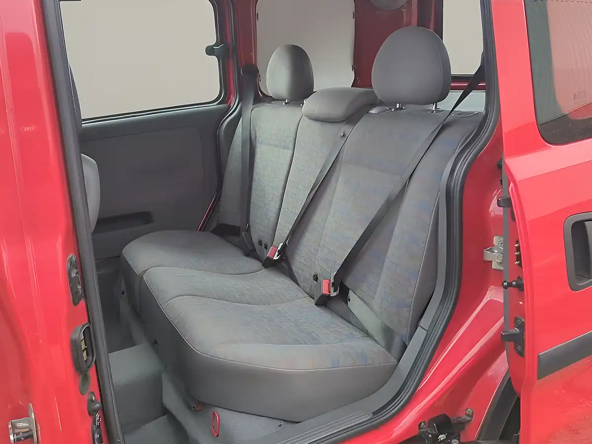 Used 2005 Vauxhall Combo 1700 16v MPV Red - Interior and Exterior details 8
