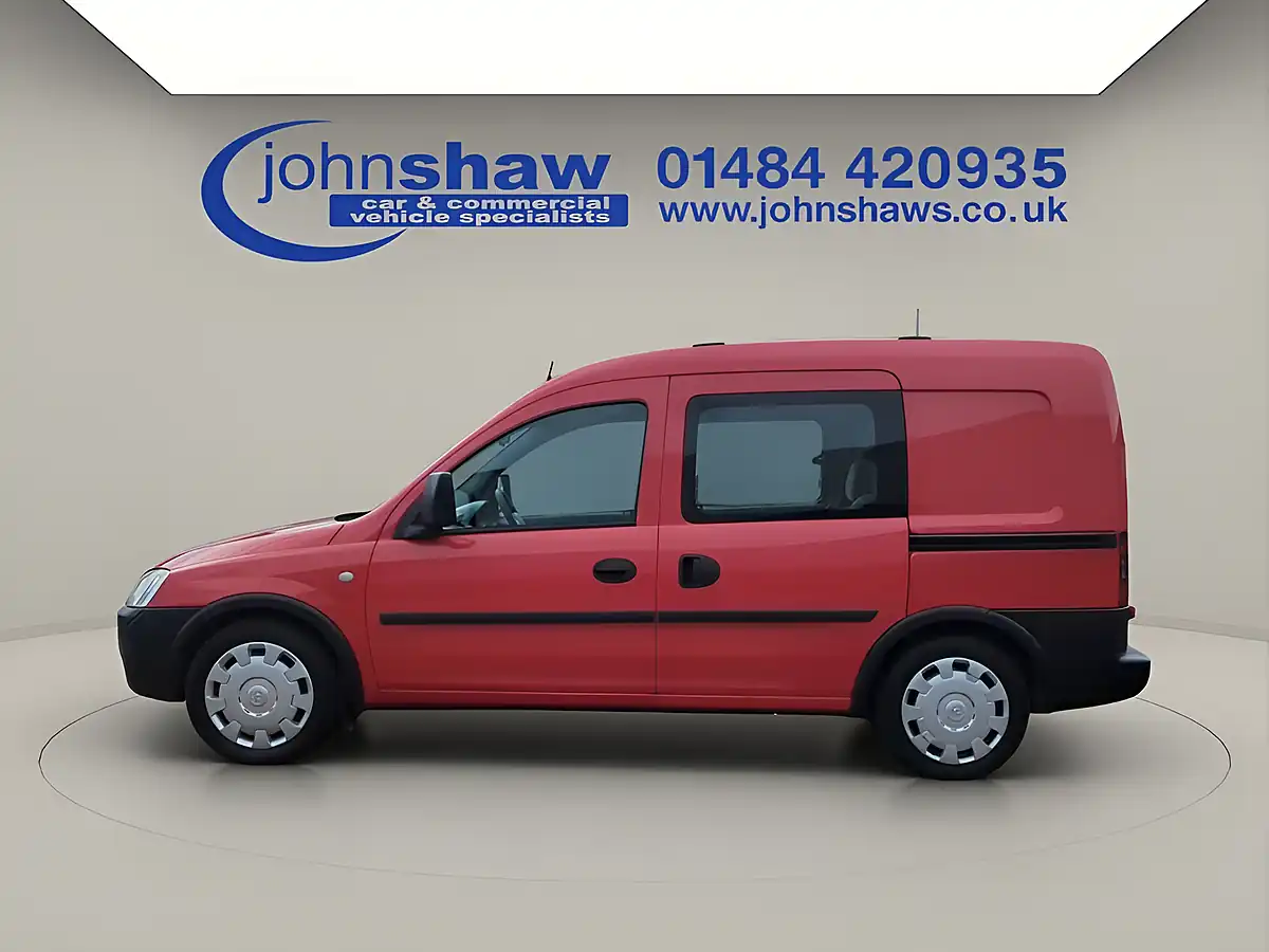 Used 2005 Vauxhall Combo 1700 16v MPV Red - Interior and Exterior details 9