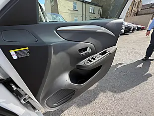Used 2005 Vauxhall Corsa Electric Se Nav White - Interior and Exterior details 13