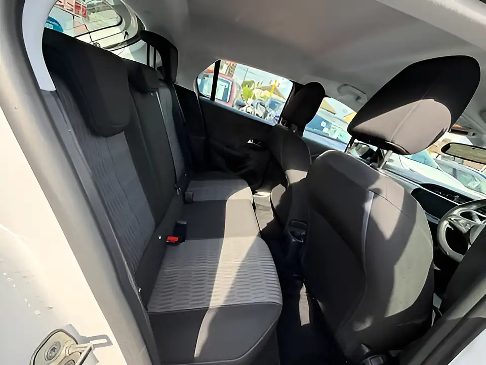 Used 2005 Vauxhall Corsa Electric Se Nav White - Interior and Exterior details 9