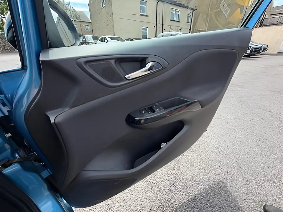 Used 2005 Vauxhall Corsa Griffin Blue - Interior and Exterior details 13