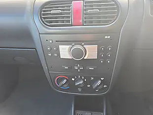 Used 2005 Vauxhall Corsa Life Green - Interior and Exterior details 16