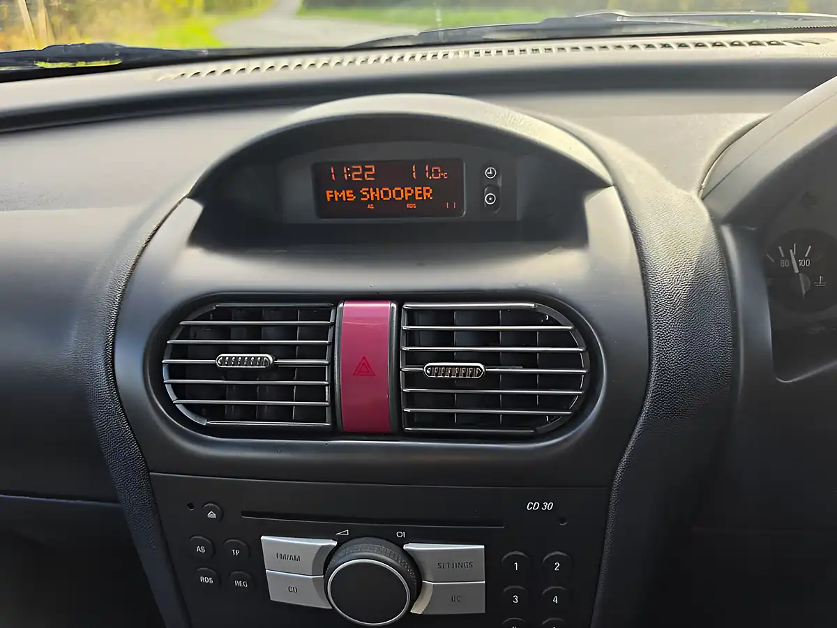 Used 2005 Vauxhall Corsa Life Green - Interior and Exterior details 17