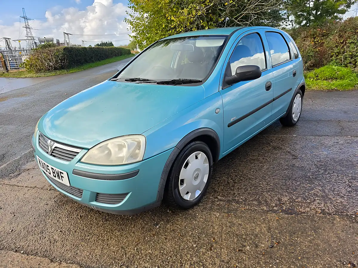 Used 2005 Vauxhall Corsa Life Green - Interior and Exterior details 4