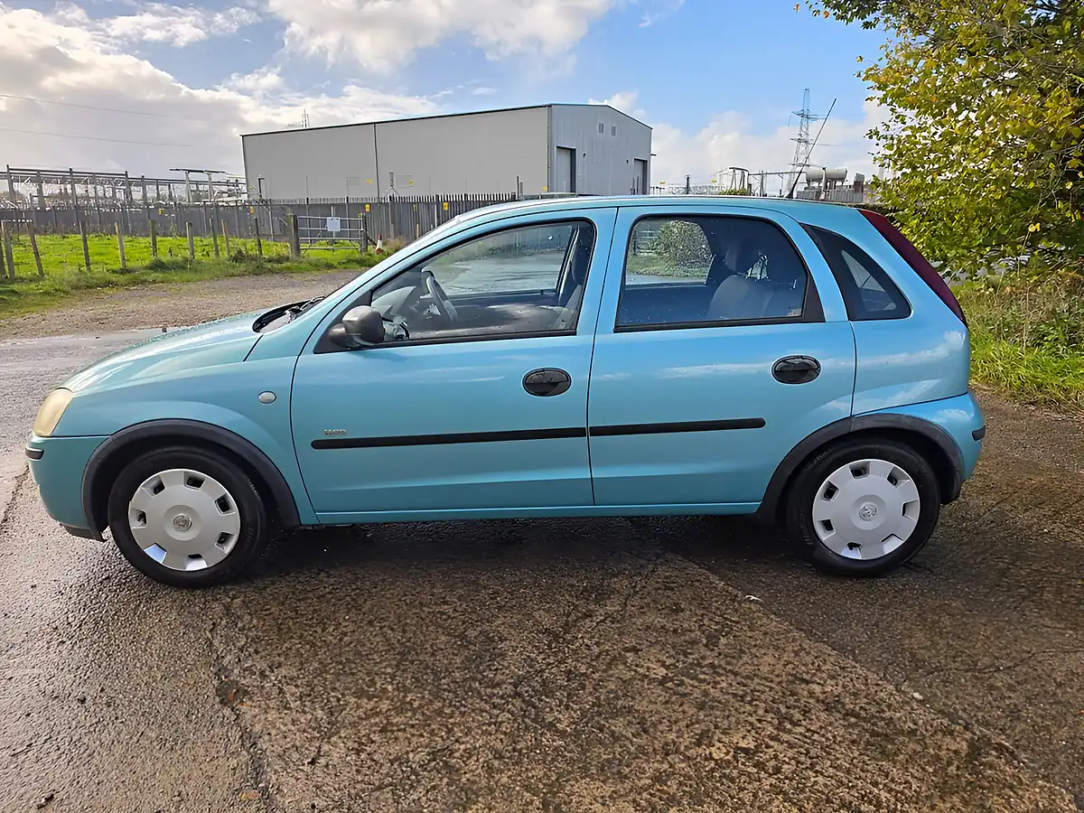 Used 2005 Vauxhall Corsa Life Green - Interior and Exterior details 5