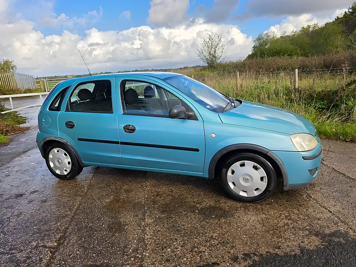 Used 2005 Vauxhall Corsa Life Green - Interior and Exterior details 8