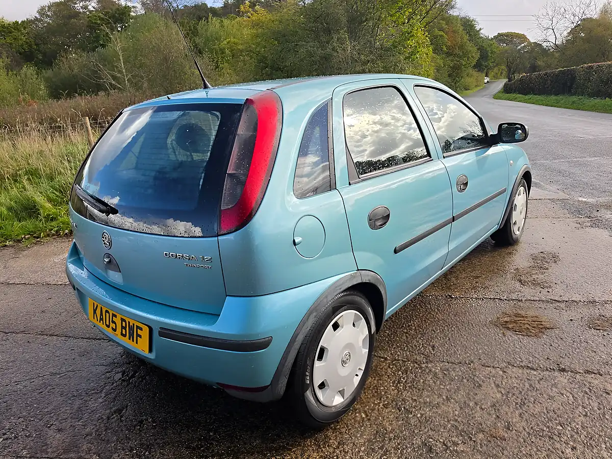Used 2005 Vauxhall Corsa Life Green - Interior and Exterior details 9