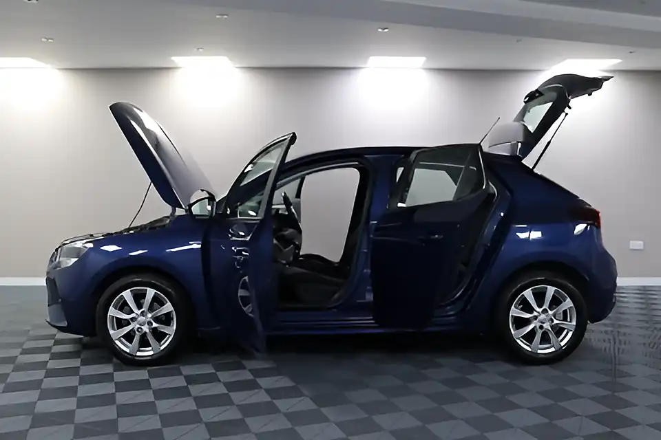 Used 2005 Vauxhall Corsa Se Blue - Interior and Exterior details 5