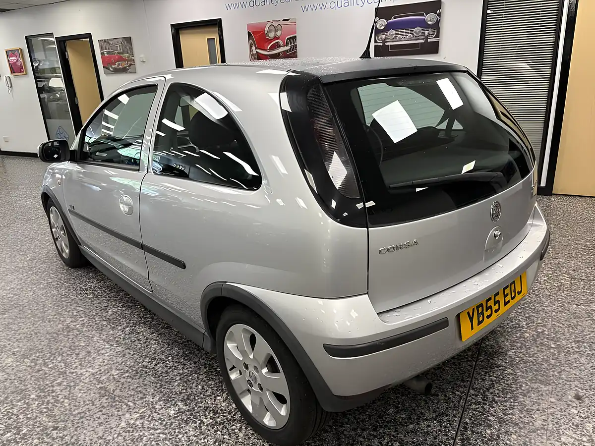 Used 2005 Vauxhall Corsa Sxi Silver - Interior and Exterior details 13