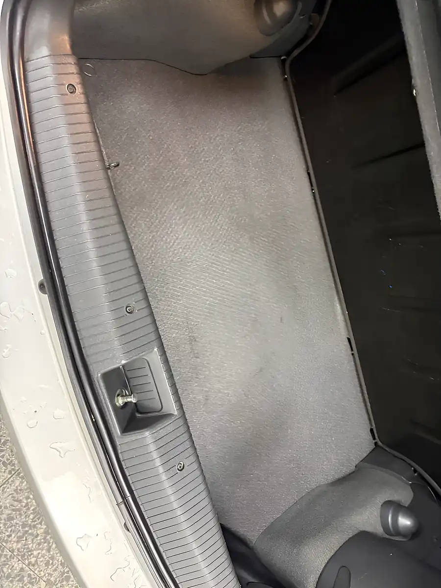 Used 2005 Vauxhall Corsa Sxi Silver - Interior and Exterior details 14