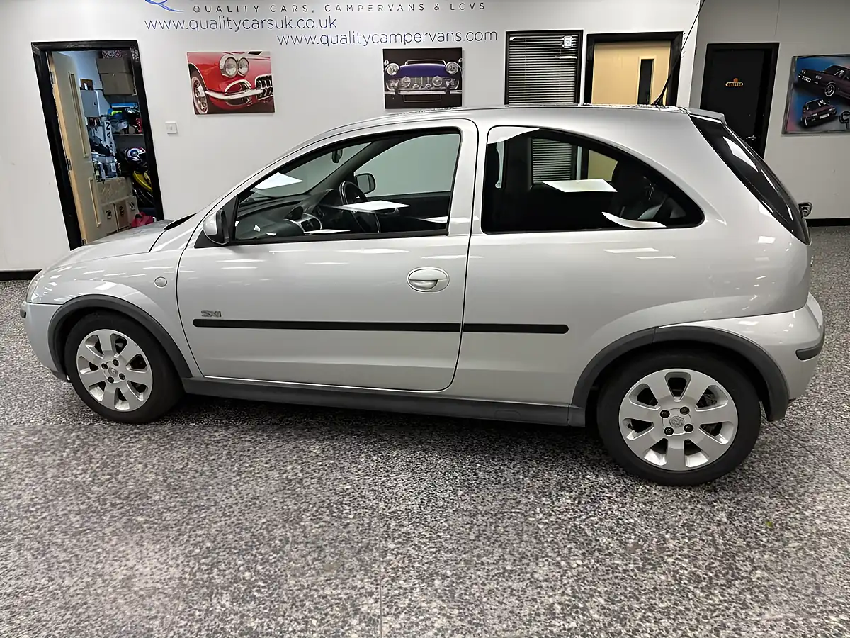 Used 2005 Vauxhall Corsa Sxi Silver - Interior and Exterior details 15