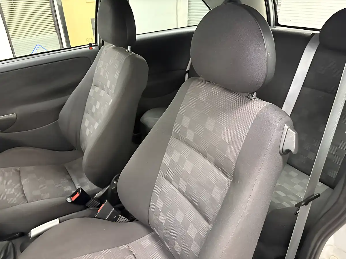 Used 2005 Vauxhall Corsa Sxi Silver - Interior and Exterior details 18