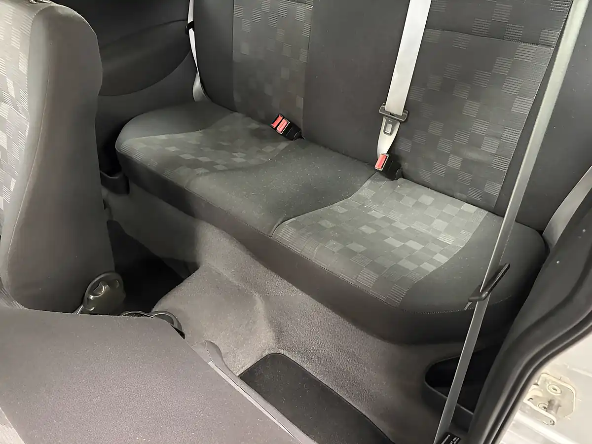 Used 2005 Vauxhall Corsa Sxi Silver - Interior and Exterior details 19