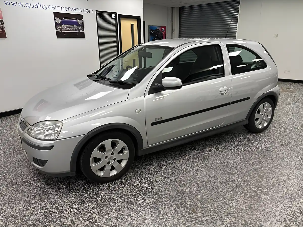 Used 2005 Vauxhall Corsa Sxi Silver - Interior and Exterior details 3