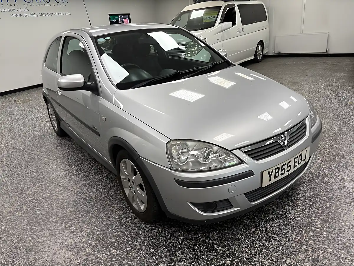 Used 2005 Vauxhall Corsa Sxi Silver - Interior and Exterior details 8