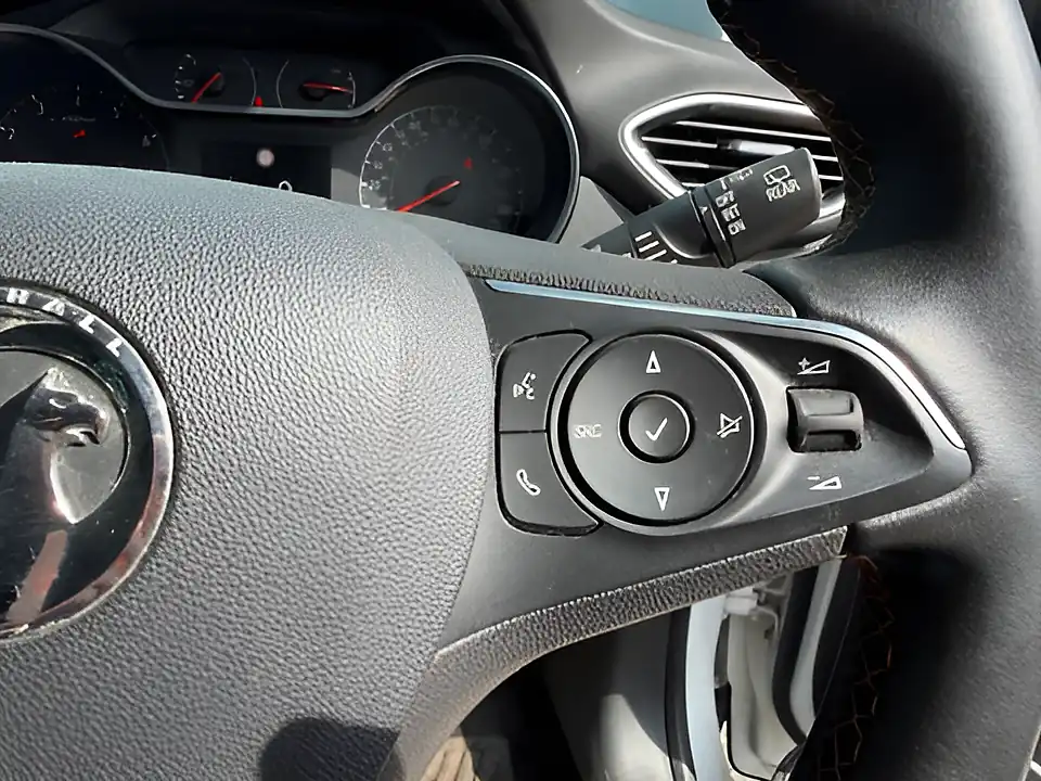 Used 2005 Vauxhall Crossland X Elite Nav White - Interior and Exterior details 12