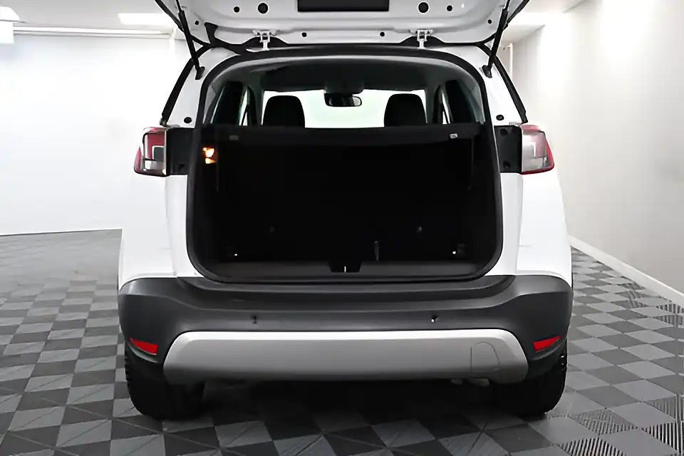 Used 2005 Vauxhall Crossland X Elite Nav White - Interior and Exterior details 9