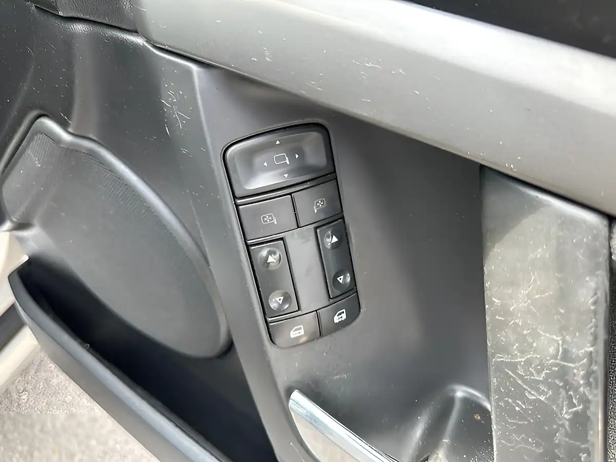 Used 2005 Vauxhall Vectra Life Silver - Interior and Exterior details 10