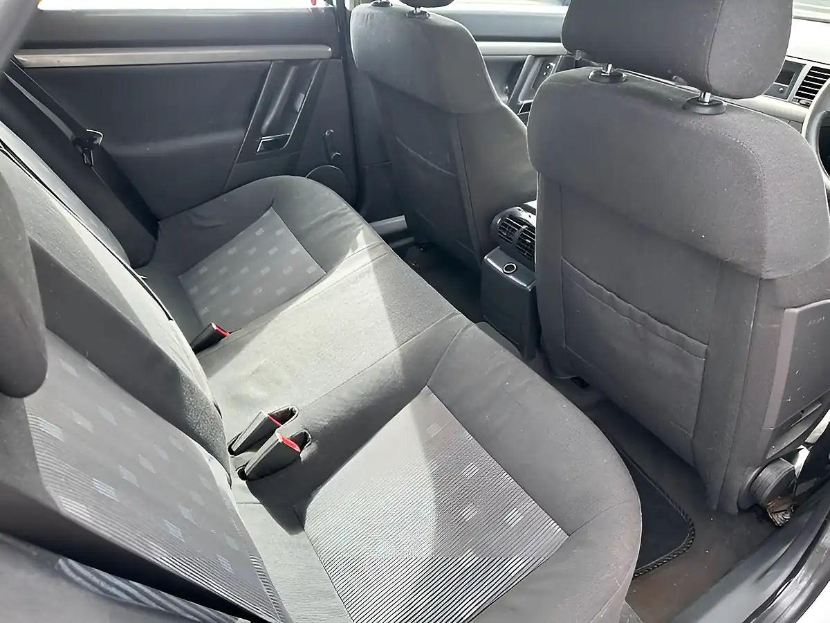 Used 2005 Vauxhall Vectra Life Silver - Interior and Exterior details 14