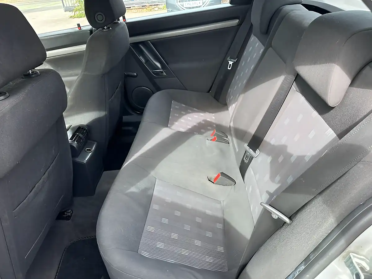 Used 2005 Vauxhall Vectra Life Silver - Interior and Exterior details 15