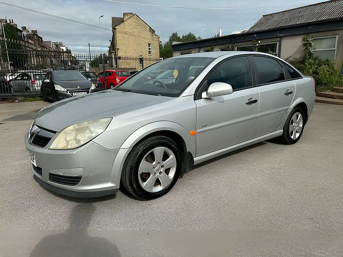 Used 2005 Vauxhall Vectra Life Silver - Interior and Exterior details 4