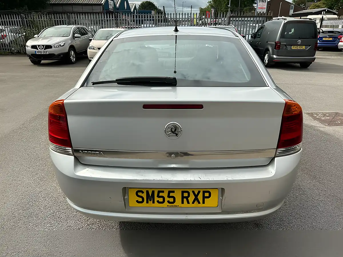 Used 2005 Vauxhall Vectra Life Silver - Interior and Exterior details 6