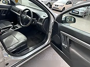 Used 2005 Vauxhall Vectra Life Silver - Interior and Exterior details 9