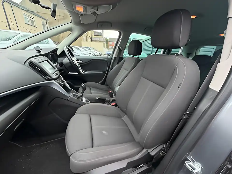 Used 2005 Vauxhall Zafira Sri Grey - Interior and Exterior details 9