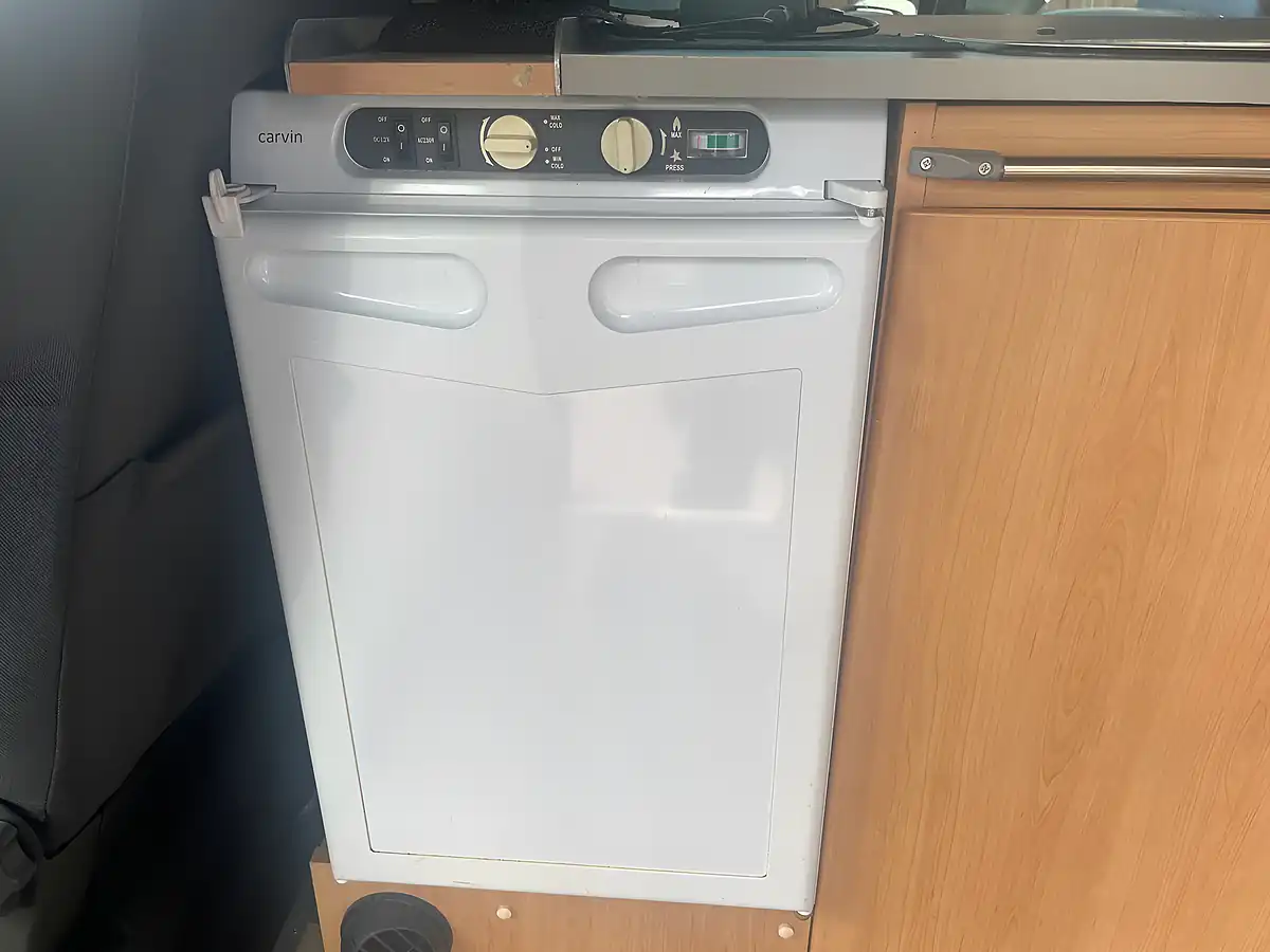 Used 2005 Volkswagen Caravelle Se White - Interior and Exterior details 16