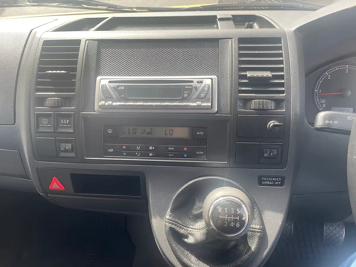 Used 2005 Volkswagen Caravelle Se White - Interior and Exterior details 17