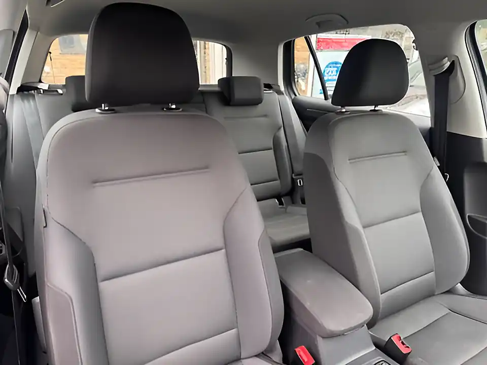 Used 2005 Volkswagen Golf Grey - Interior and Exterior details 11