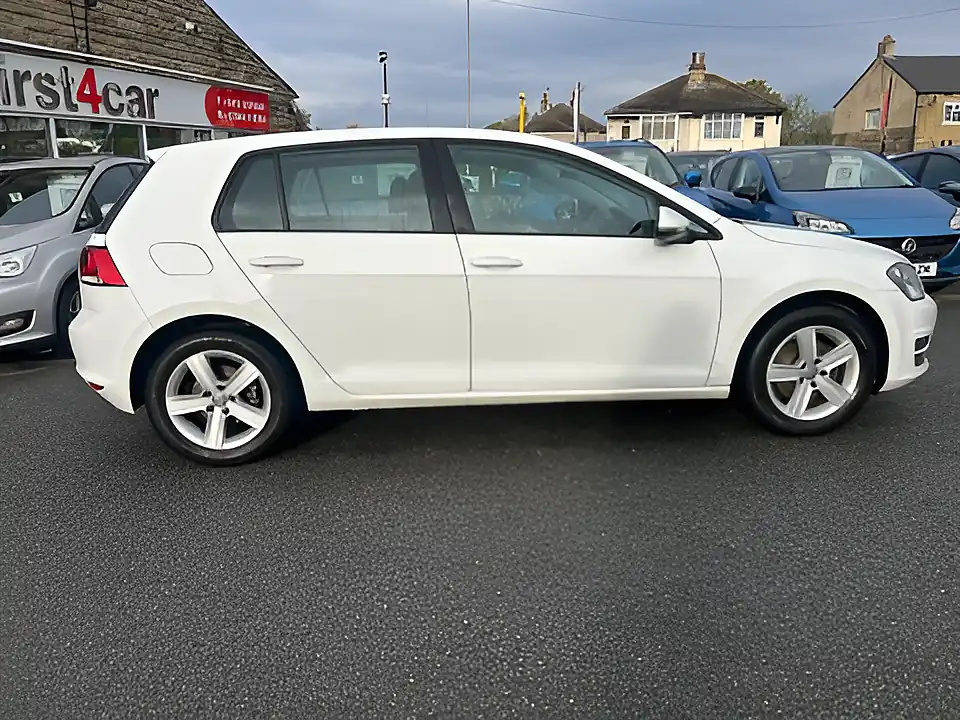 Used 2005 Volkswagen Golf Match White - Interior and Exterior details 3
