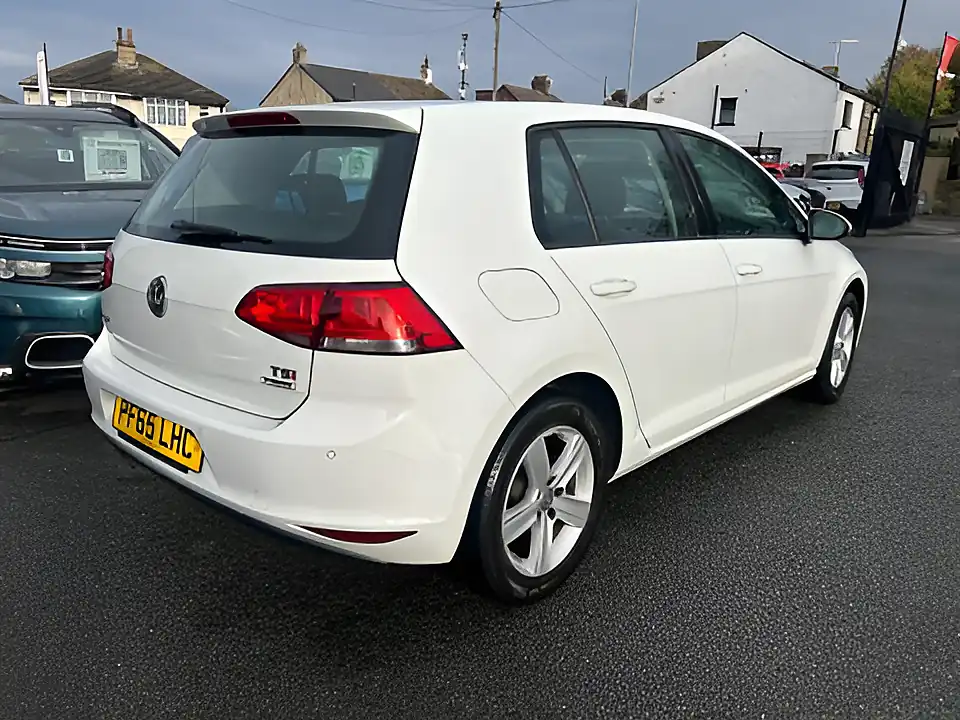 Used 2005 Volkswagen Golf Match White - Interior and Exterior details 4