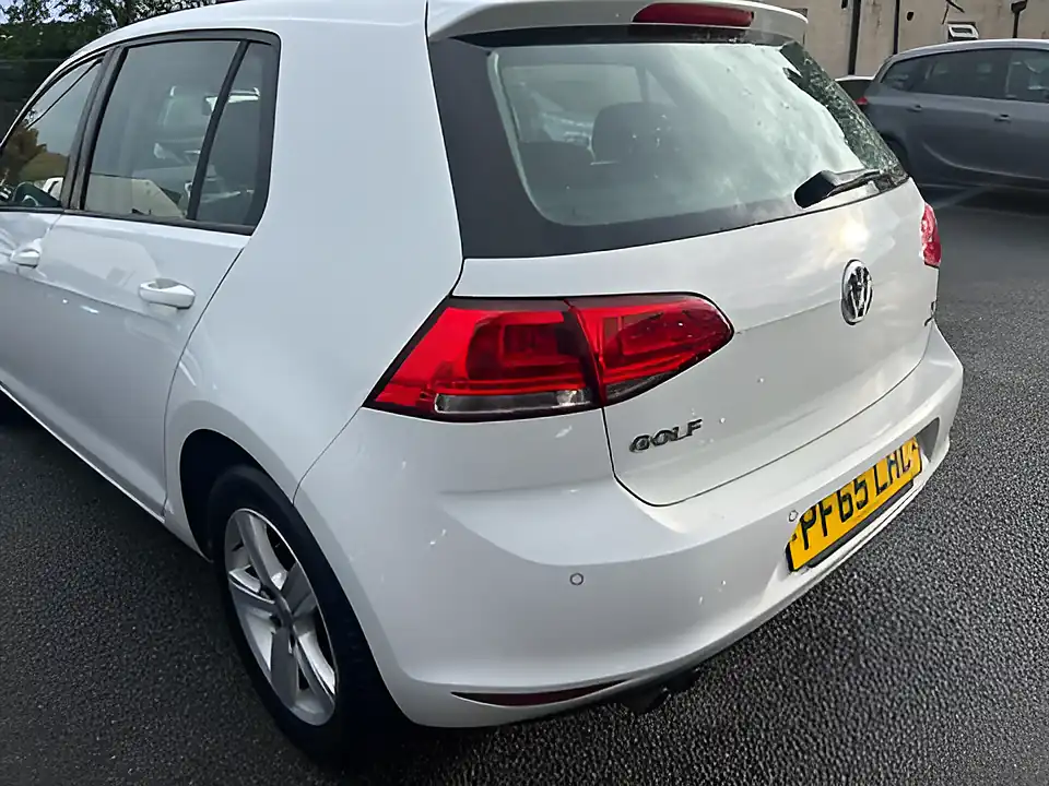 Used 2005 Volkswagen Golf Match White - Interior and Exterior details 6