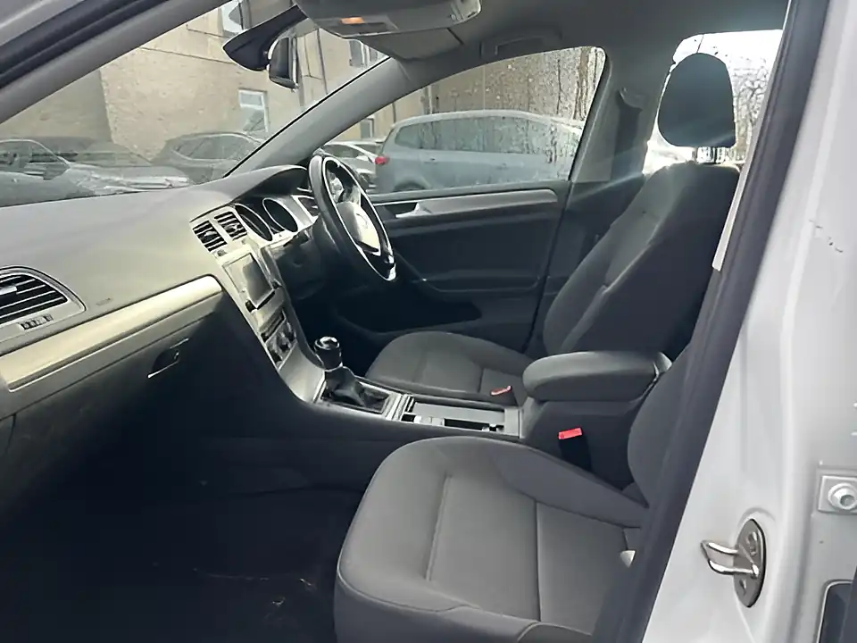 Used 2005 Volkswagen Golf Match White - Interior and Exterior details 7
