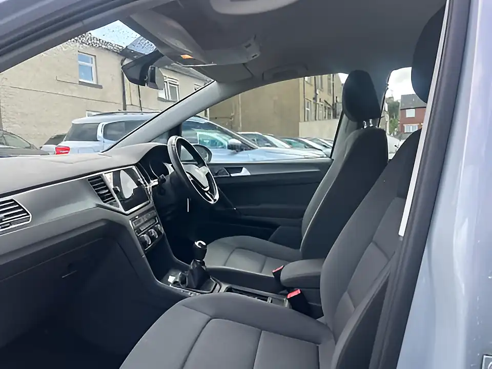 Used 2005 Volkswagen Golf Sv Se Silver - Interior and Exterior details 10