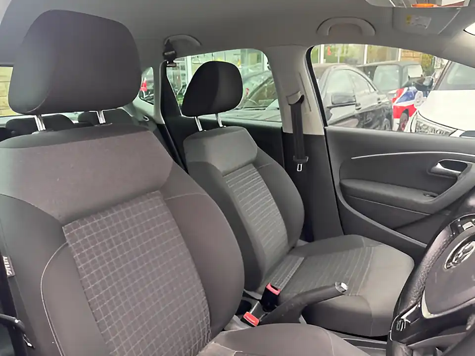 Used 2005 Volkswagen Polo Match Edition Grey - Interior and Exterior details 10