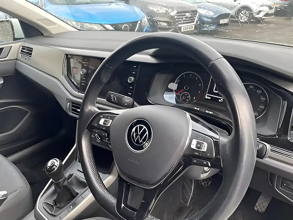 Used 2005 Volkswagen Polo Match Pure White - Interior and Exterior details 7