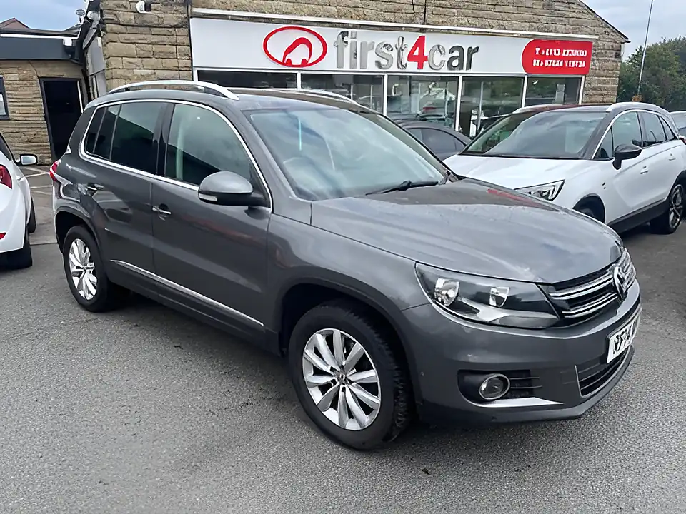 Used 2005 Volkswagen Tiguan Match Bluemotion Tech 4MOTION Grey - Front View